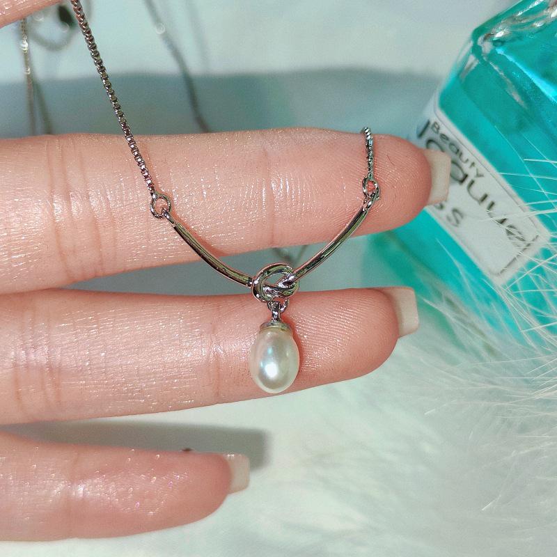 Pearl Knot Necklace: Elegant, Versatile Clavicle Chain Choker for Women