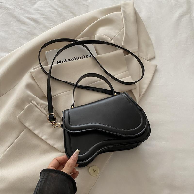 This year's popular temperament women's bag fashion solid color Korean version shoulder bag women's winter classic versatile commuter underarm bag