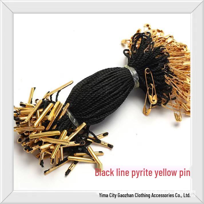 

Веревка для подвешивания одежды с булавками, нитками и пряжками