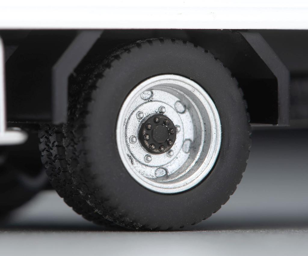 Tomica Limited Vintage Neo 164 Scale LV-N195c Isuzu Elf Panel Van Family Mart Finished Model 313007