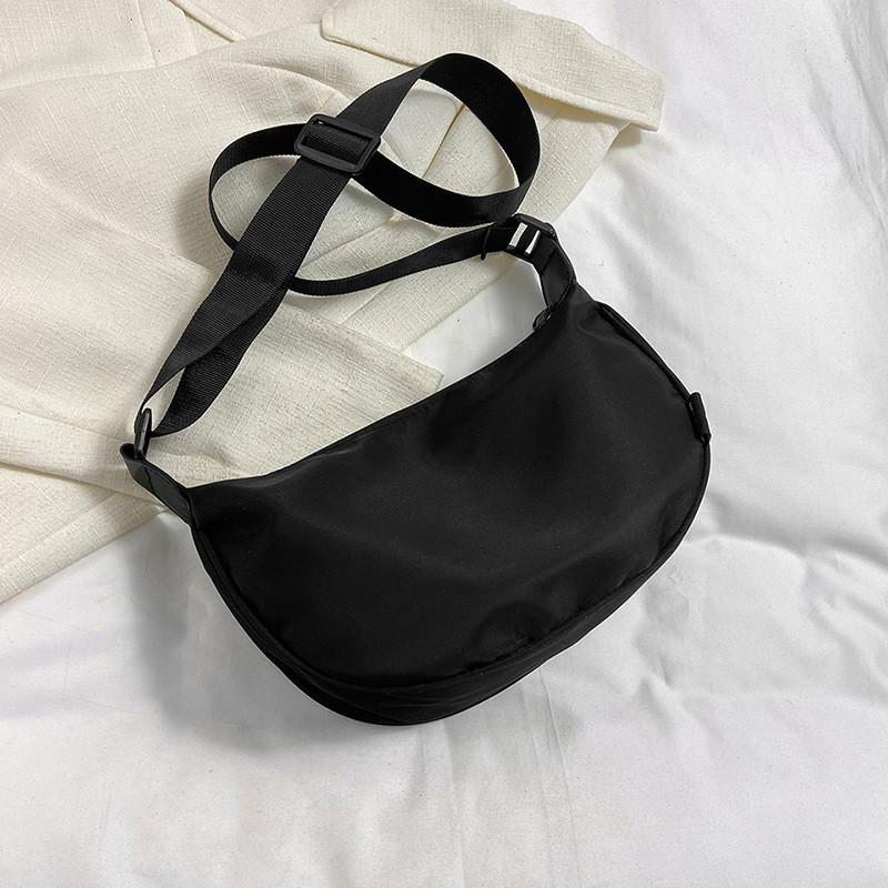 Fashionable Nylon Shoulder Bag Trendy Street Style Medium Crossbody Bag For Women
