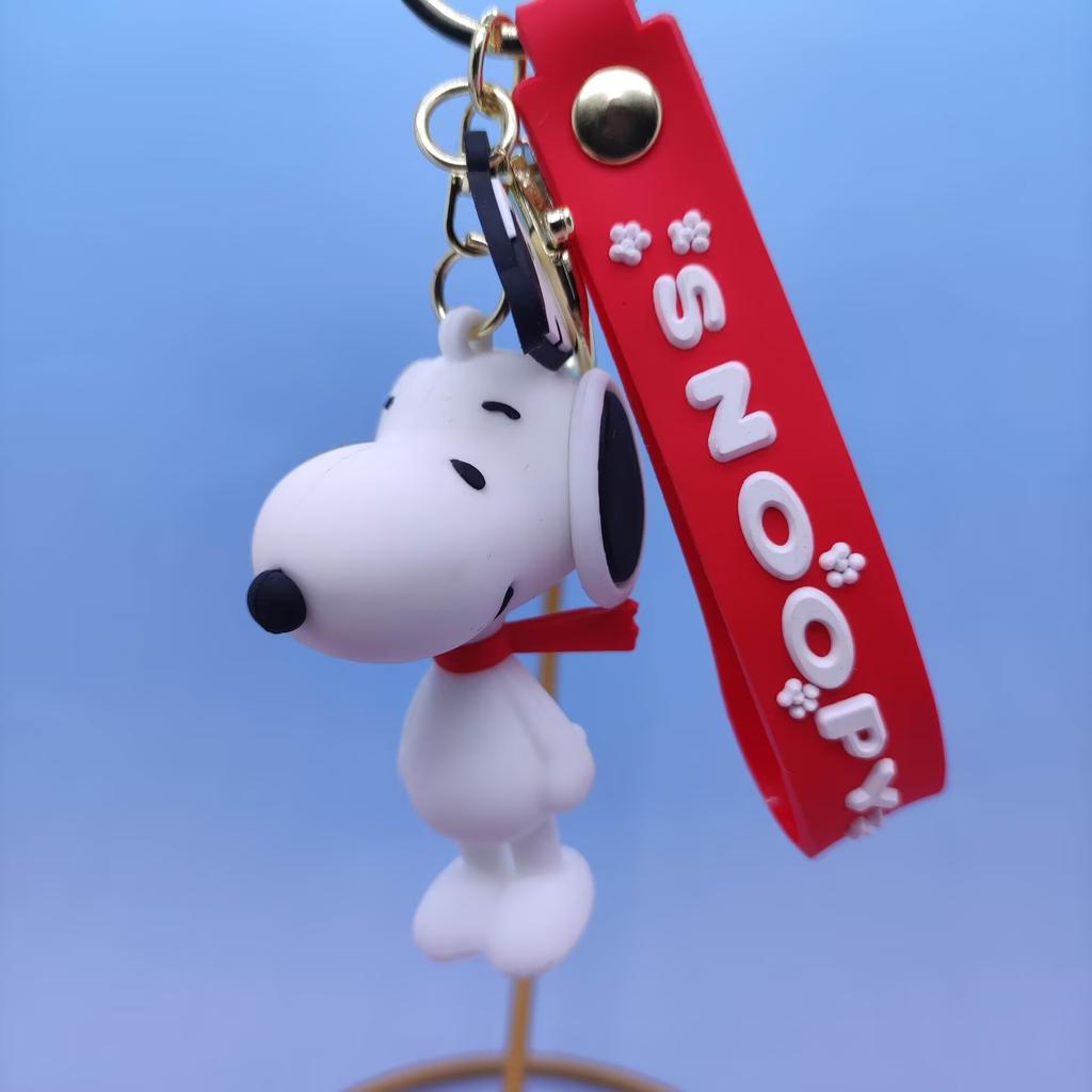 Snoopy adorable doll mobile phone keychain pendant silicone car backpack couple key ring pouch pendant creative keychain