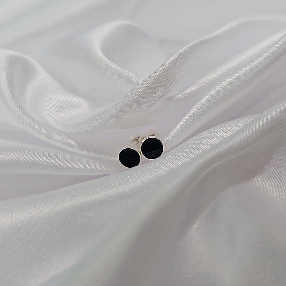 Silver small onyx piercing