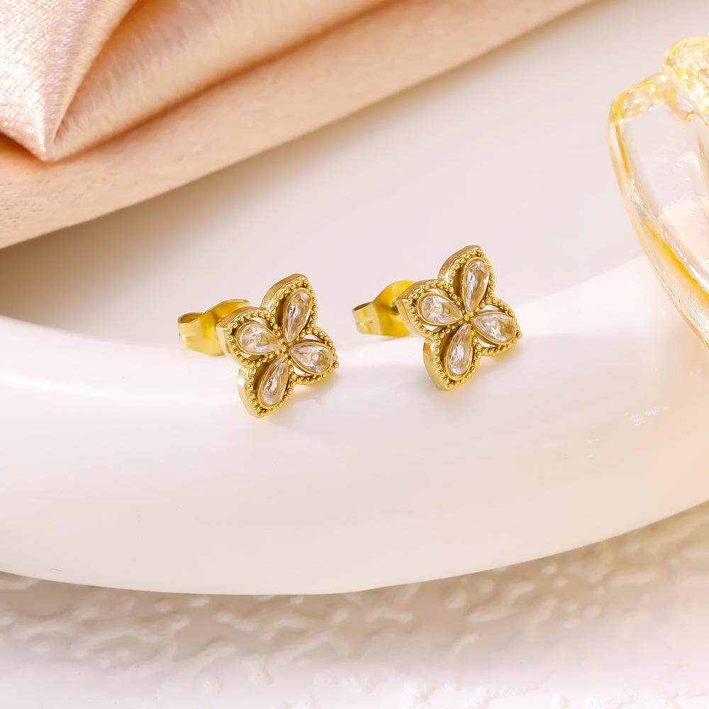 Cross-Border Niche Design Zircon Clover Titanium Jewelry Set: Bracelet, Necklace, and Stud Earrings for Women