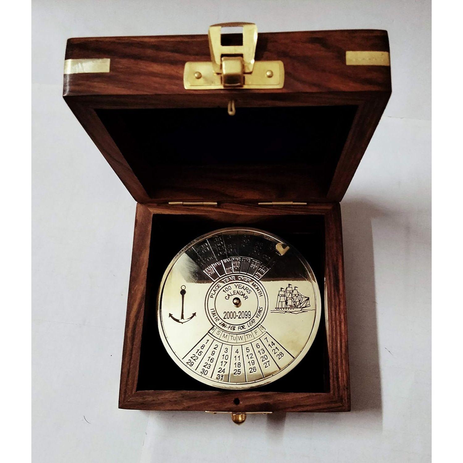Календарь из блестящей латуни с деревянной коробкой — фото 3