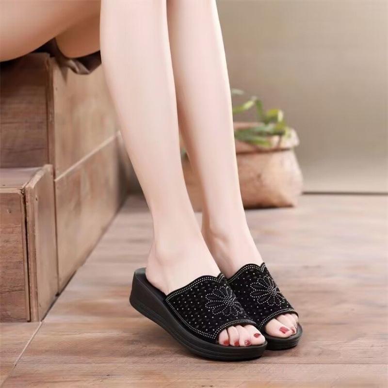 Summer Fashion Middle-aged Women's Slippers Mother Cool Slippers Women Wear Soft-soled Non-slip Comfortable Flat Sandals