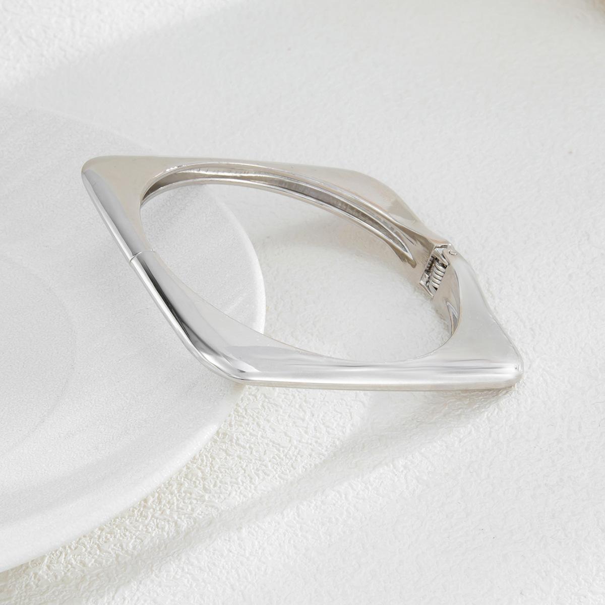 

Ювелирная ниша, трендовый дизайн, чувство молотка, геометрическая кривая, преувеличенный браслет для открытия, браслет