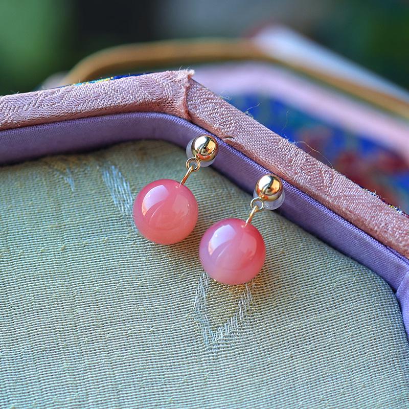 14K Gold Agate Round Bead Earrings - Elegant & Fashionable Stud for Women.