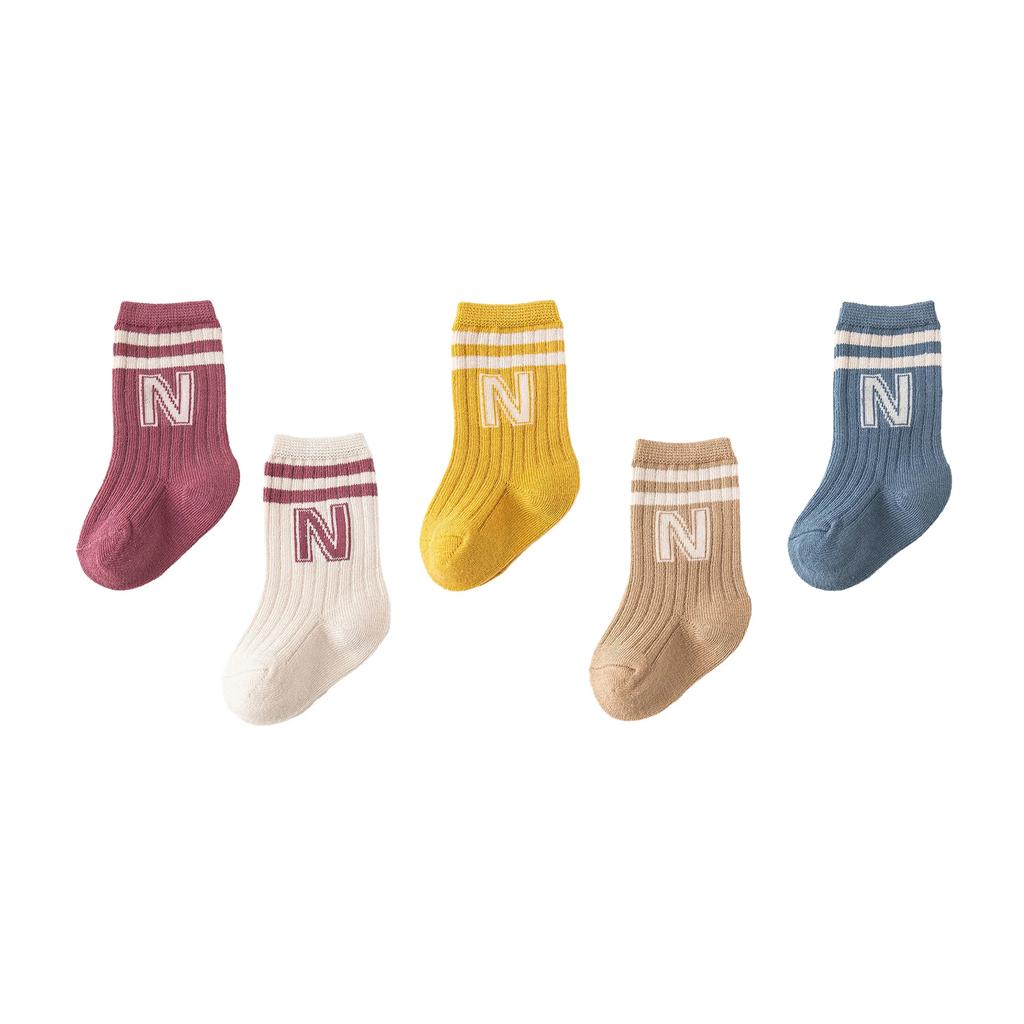5/6 Paar Baumwolle Buchstaben Säuglings Jungen Socken Hohe Qualität Atmungsaktiv Lässig Baby Jungen Mittelrohrsocken Kinder Jungen Weißes Socken-Set