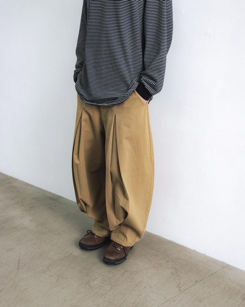 ANGLAN Long Tuck Wing Balloon Pants - Beige