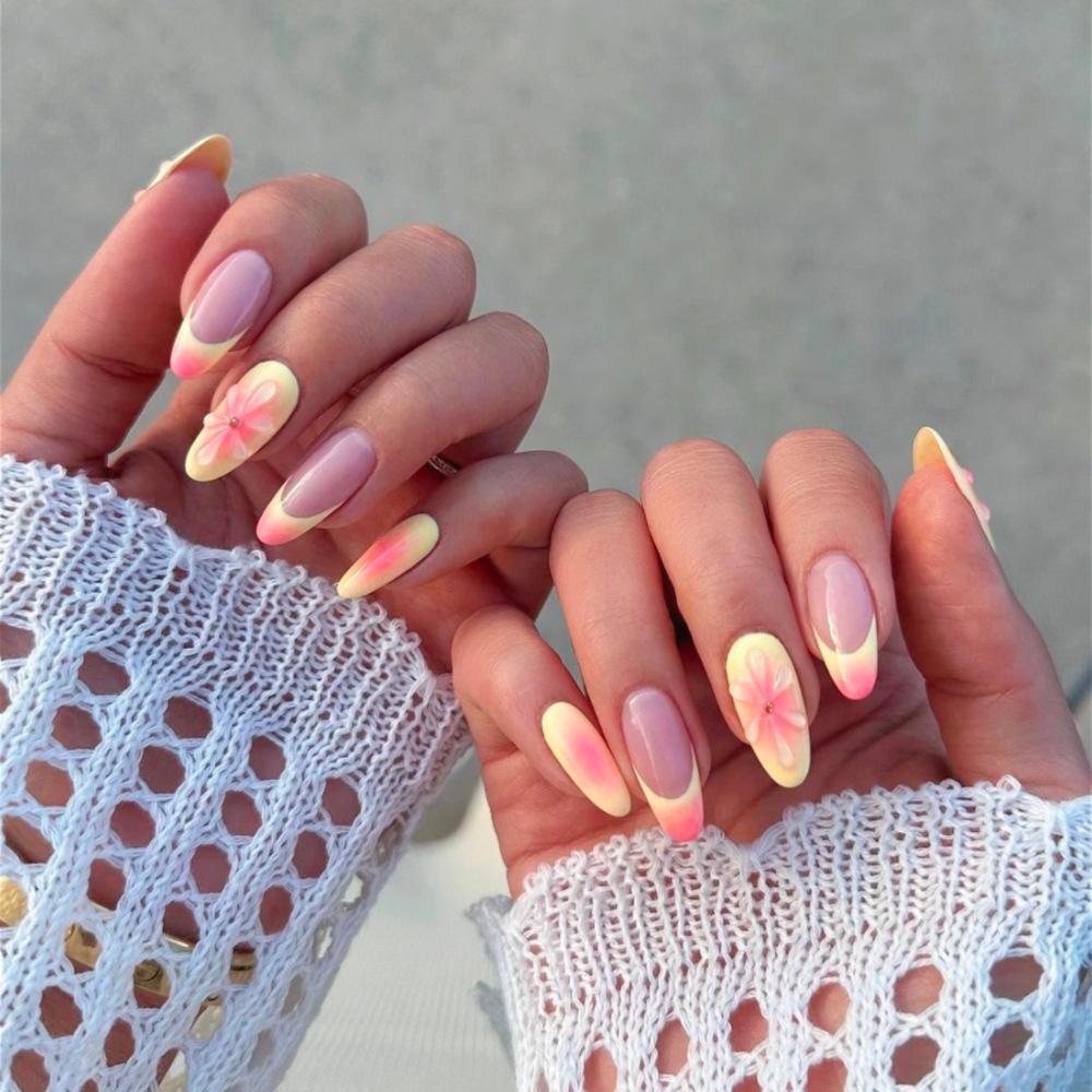 Blush Gradient 3D Flower French Yellow False Nails (24-Piece Set) - European & American Style Wearable Nail Art