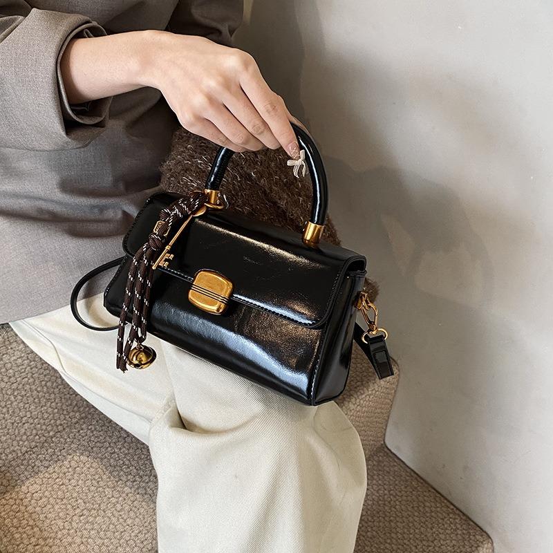 Premium Retro Small Bag Women's New Versatile Trend Messenger Bag Fashion Portable Small Square Bag