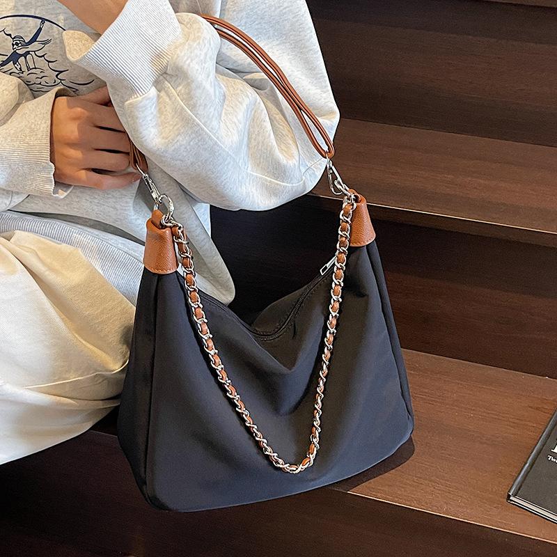 Wholesale new products simple and lightweight versatile chain underarm tote bag women's commuting versatile casual messenger bag