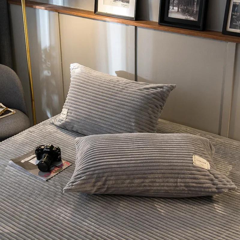 

Наволочка Thinken Winter Magic Velvet на постельное белье Теплые и удобные наволочки для украшения дома 48×74 см 48cmx74cm 2pc серый