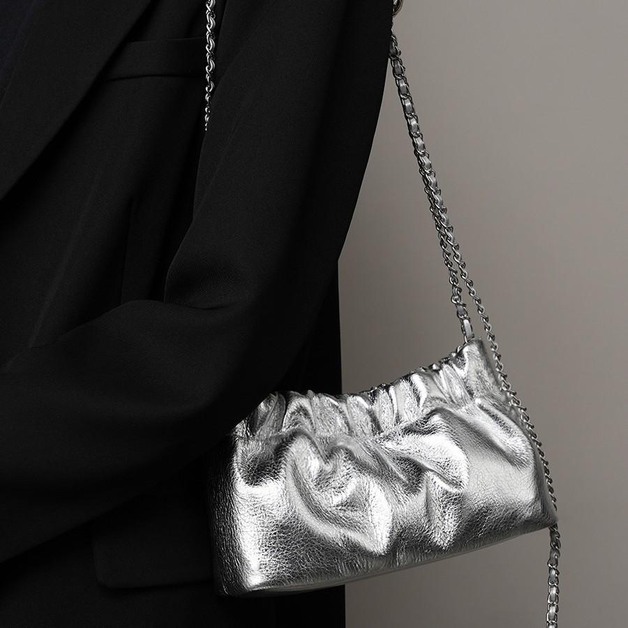Popular Underarm Bag, Premium Sense Cloud Pleated Bag, Women'S Bag, First Layer Cowhide Single Shoulder Messenger Bag, Golden Ball Chain.