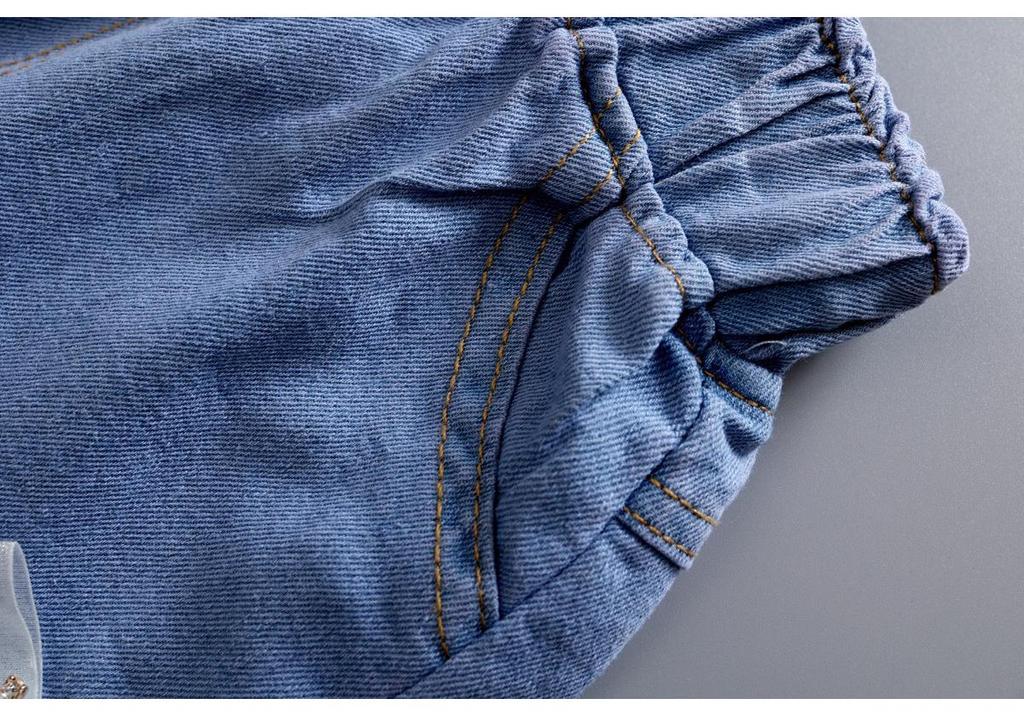 Disponibile: Pantaloncini di jeans da bambina 2025 - Nuovo stile per bambini e ragazzi, Capospalla sottile per bambine