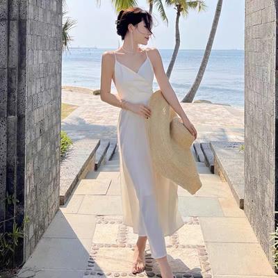 Französischer Vintage-Stil Satin Sexy Super Fee Einfarbiges Trägerkleid im Strandurlaubsstil Rückenfreies Langes Strandkleid für Damen