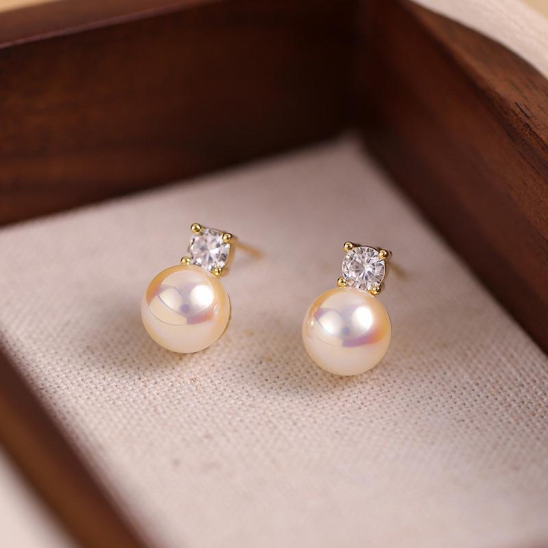 Elegant High-End Pearl Stud Earrings for Women: 2026 Trendy Light Luxury Design