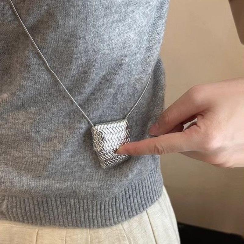 Y2K Metal Style Bag Pendant Long Necklace for Women Niche Personality Unique Fashion Versatile Necklace Sweater Chain Gifts