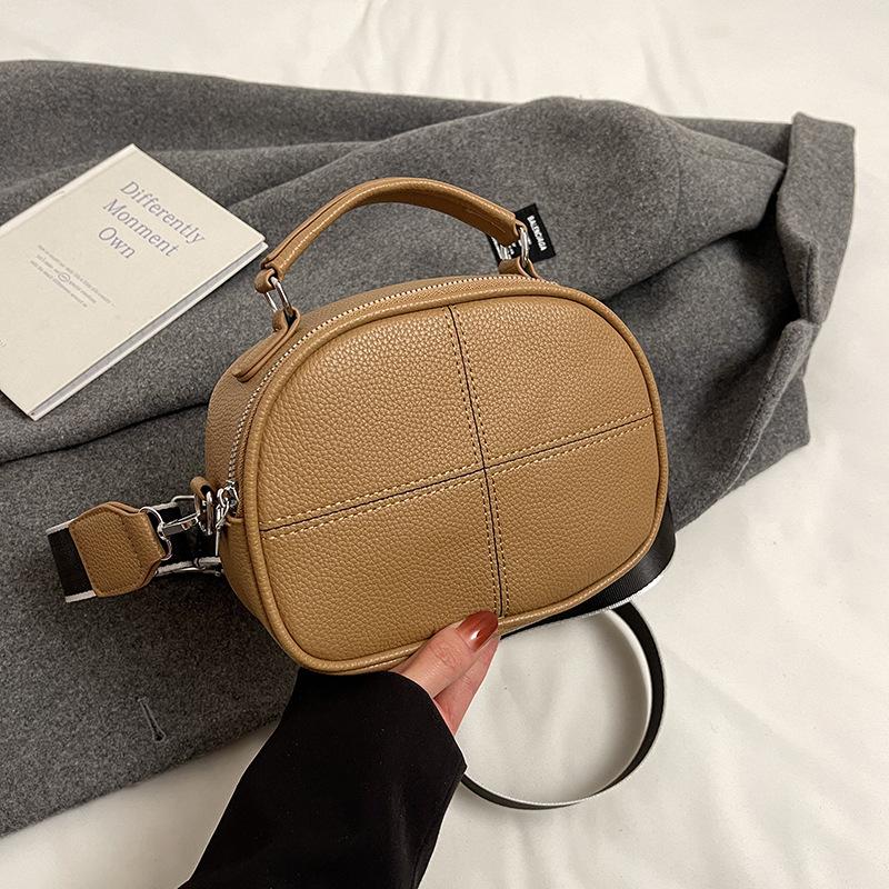 Popular Bag Women's Simple Messenger Bag Single Shoulder New Women's Bag 2025 Small Square Bag Commuter Bag