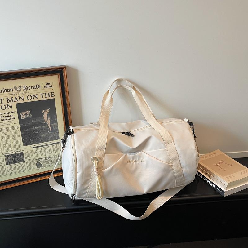 Sports and fitness bag, with separate compartments for wet and dry items, a swimming bag, a handheld short-trip storage bag, a travel bag for women,