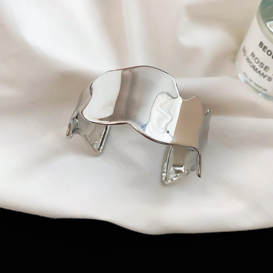 Geometric Pleated Cuff Bracelet: High-End Fashion Jewelry for Women