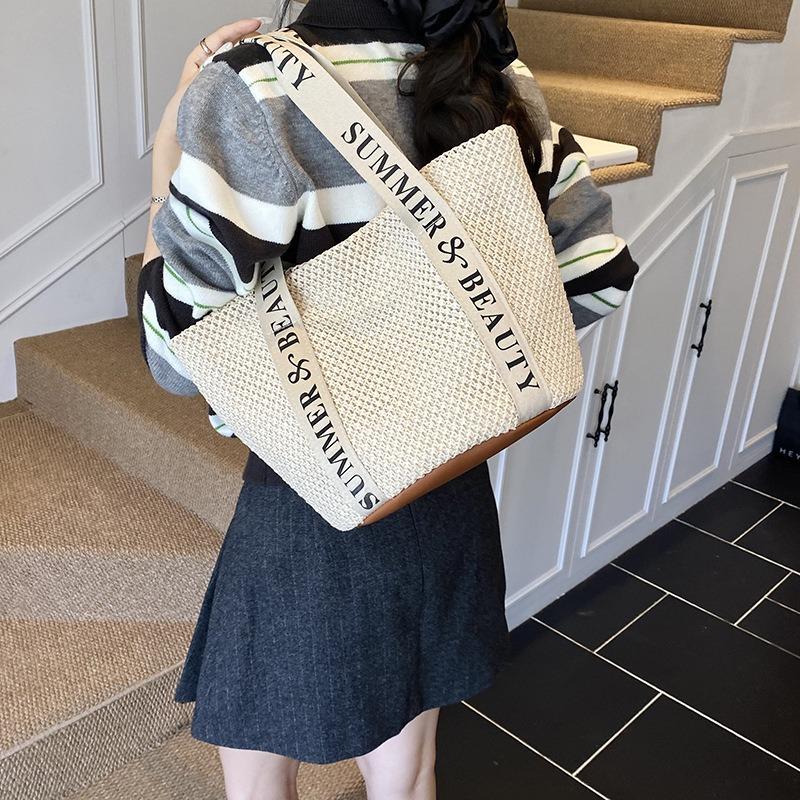 Woven straw bag women's large capacity 2 new spring and summer versatile shoulder beach bag commuter bucket bag