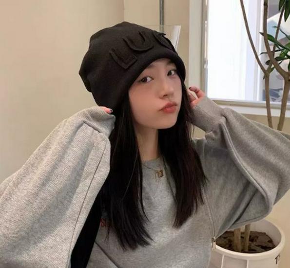Dámská podzimní/zimní 2025 ochrana uší pletená čepice korejského stylu s japonským nápisem