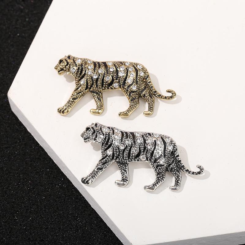 Vintage Tiger Brooch: Gold & Silver Rhinestone Animal Pin for Women's Fashion Accessories