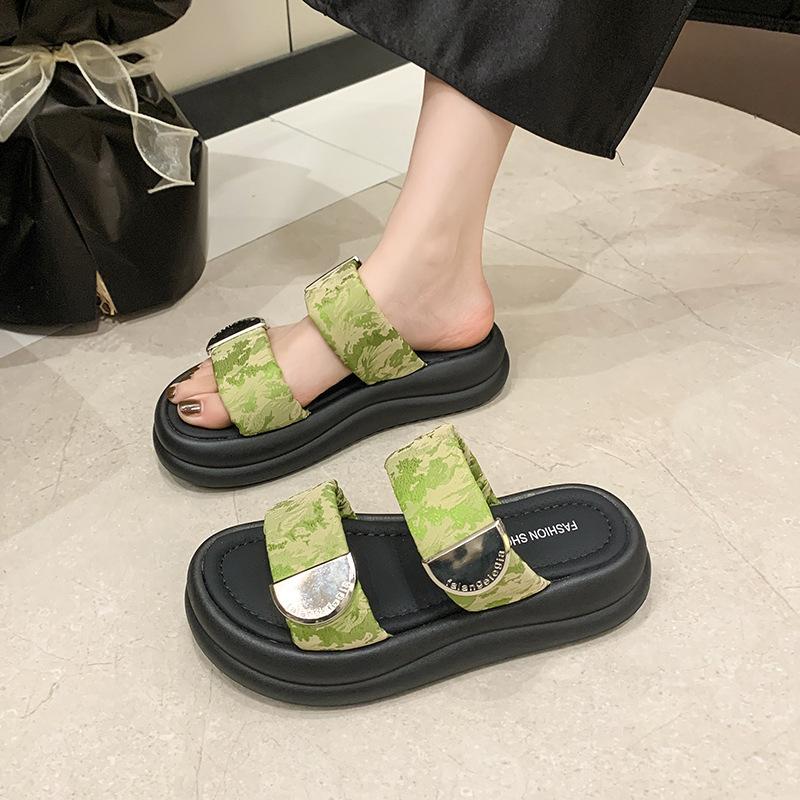 

Новые китайские шлепанцы на платформе женские летние для улицы 2025 новые на липучке повседневные с увеличением высоты с юбкой пляжные крутые шлепанцы 35 зелёный