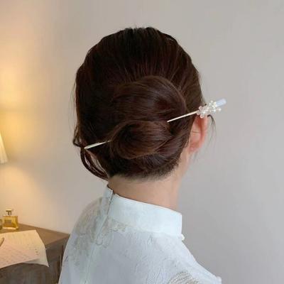1pc Vintage Cherry Blossom Pearl Hairpin Minimalist Braided Bun Pin for Women Versatile Retro Hair Jewelry with Luxe Elegance