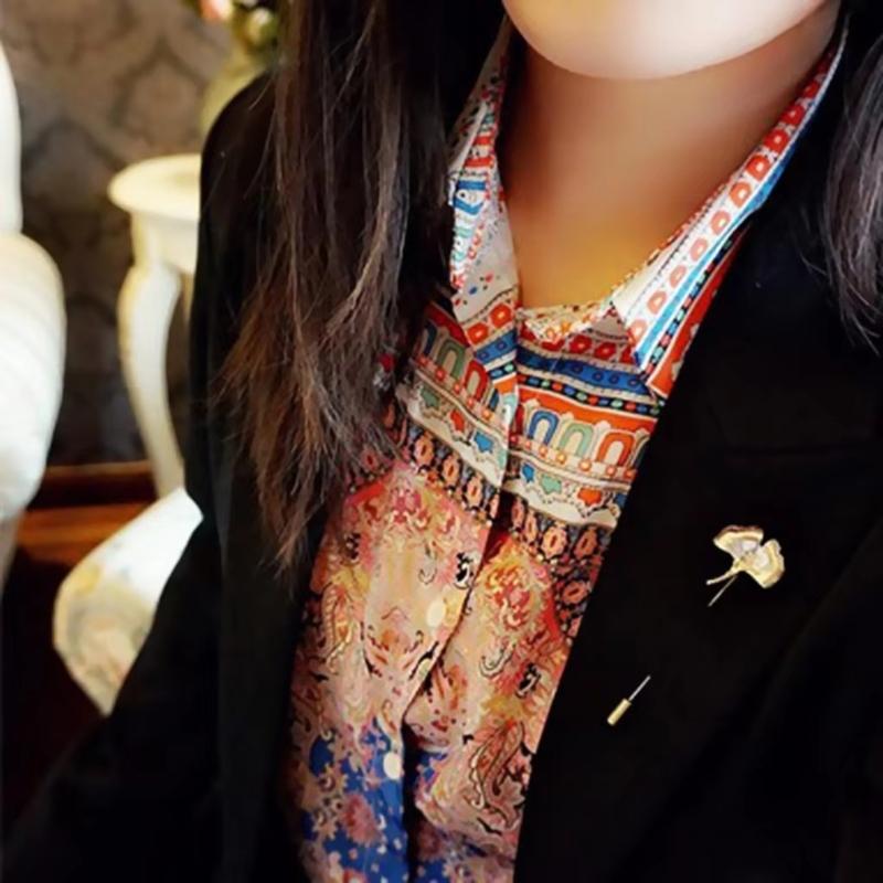 Fashionable Sophisticated Gingko Leaf Lapel Pin with Dripping Oil Designs Contrast Accessory for Party Supplies Costumes