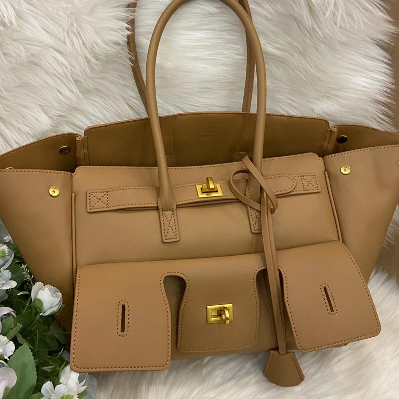 

Сумка-локомотив Spice girl нейтральная новая большая вместимость для поездок на работу через плечо сумка для мамы панк-замок тоут сумка-крыло regular (hardware without words) хаки