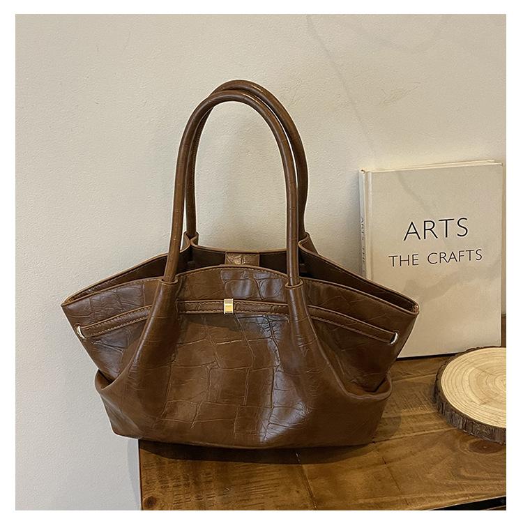 

Модная сумка-тоут большой вместимости для ручной переноски 2025 новая высококачественная плиссированная сумка через плечо универсальная женская сумка коричневый