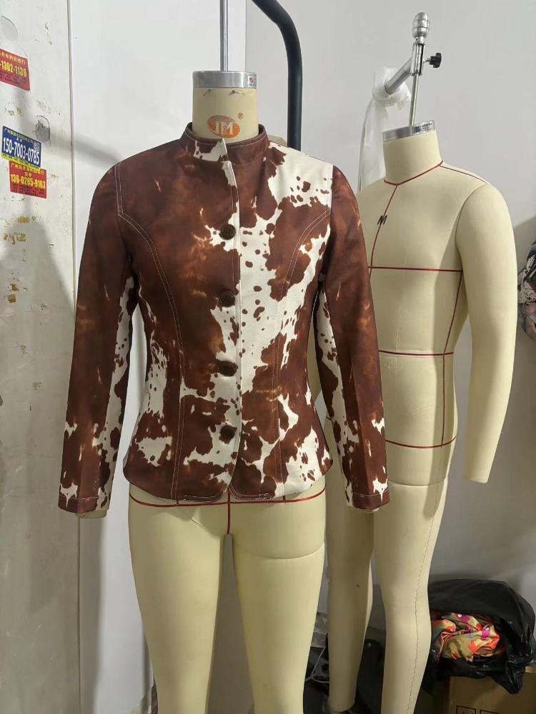 Damska kurtka ze skóry PU w kropki, zapinana na trzy guziki, krótki płaszcz, czarno-biały