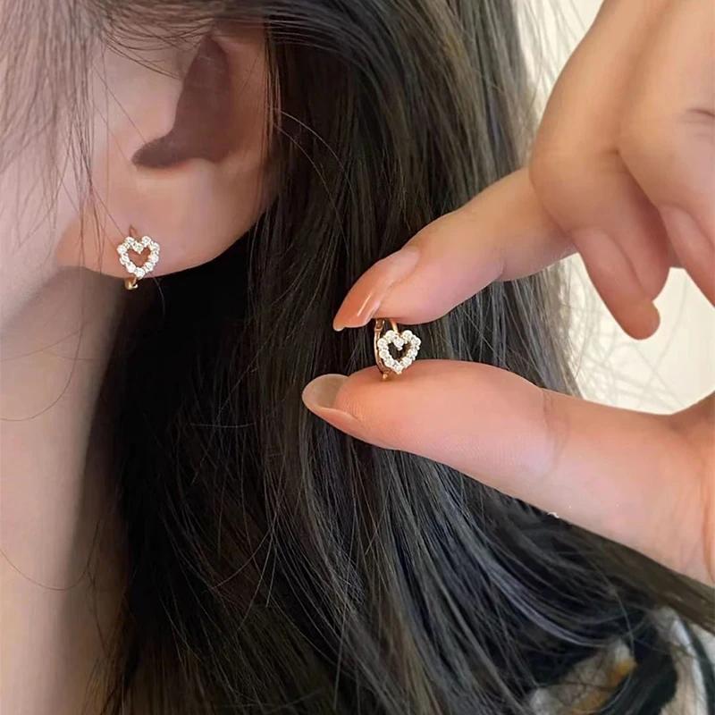 

Trendy Cute Sweet Hollow Heart Zircon Hoop Earring Women Classic Shiny Stud Earrings Fashion Small Ear Buckle Female Zircon
