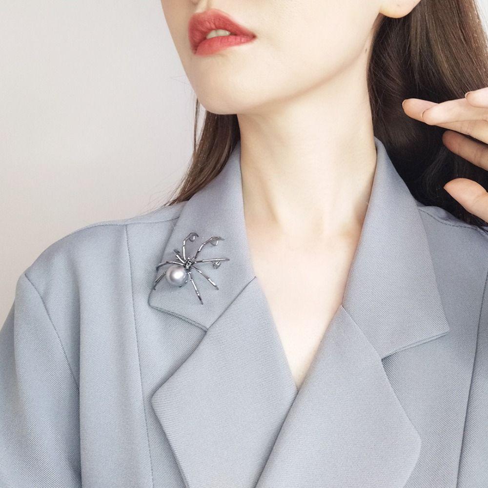 Exaggerated Design Spider Brooches White Pearl Black Pearl Punk Brooches Metal Pin Creative Design Animal Jewelry