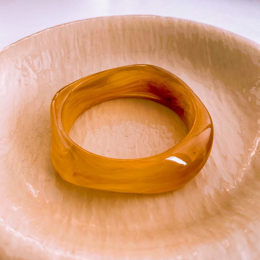 Acrylic Flower Open Bangle: Creative & Exaggerated Bracelet for Women