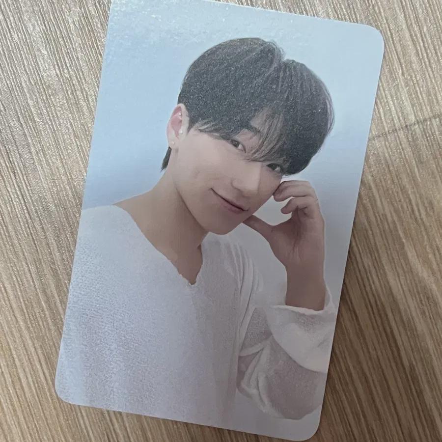 

ATEEZ Лучшая терапия для ушей Белая фотокарточка