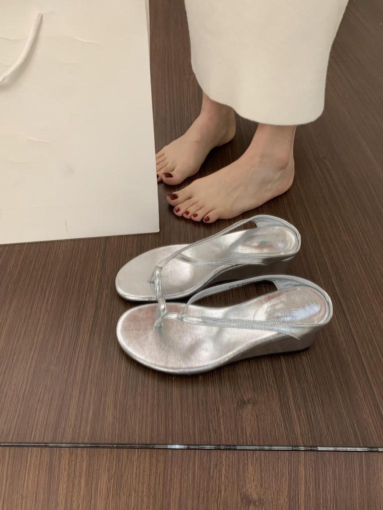 Beautiful temperament, silver toe flip-flops, female summer wear, heel-increasing fairy strap sandals
