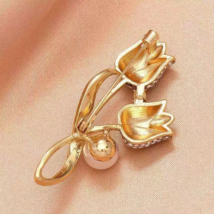 Elegant Retro Tulip Pearl Tassel Brooch for Women – High-End Qipao & Jacket Accessory