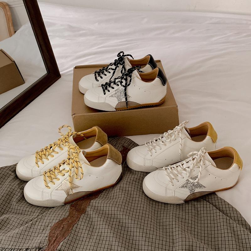 6 Age-reducing Stars Are Old and Polished Women's Shoes Are Casual and Versatile, and the Inner Height of the Board Shoes Increases.