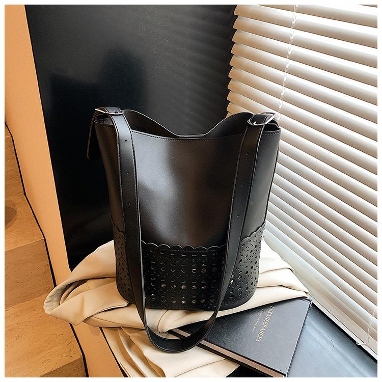 Niche design texture simple fashion hollow tote bag new fashion versatile bucket shoulder bag