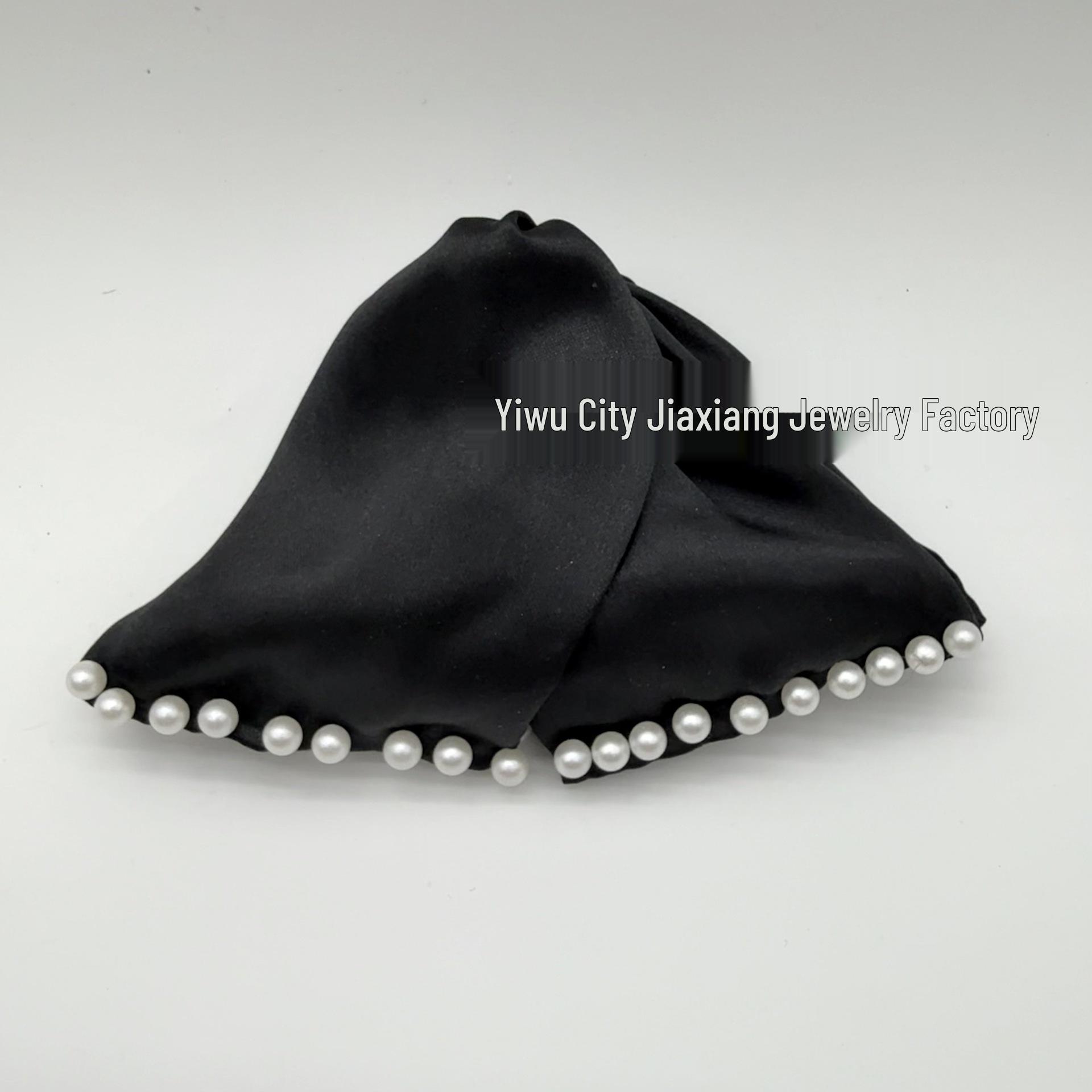Audrey Hepburn Satin Pearl Triangle Bag & Large Claw Clip Set