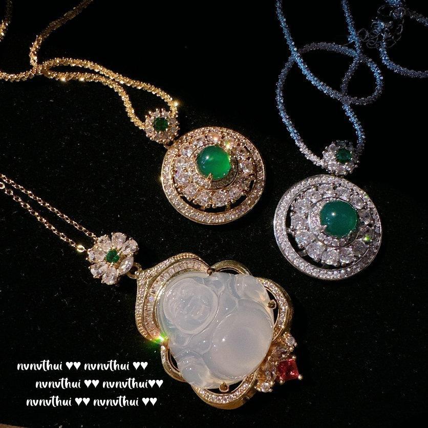 Chalcedony Flower Plate Gemstone Necklace, Antique, Plated With 18K Gold, Ice-Type White Chalcedony Sugar Cube Zircon Necklace.