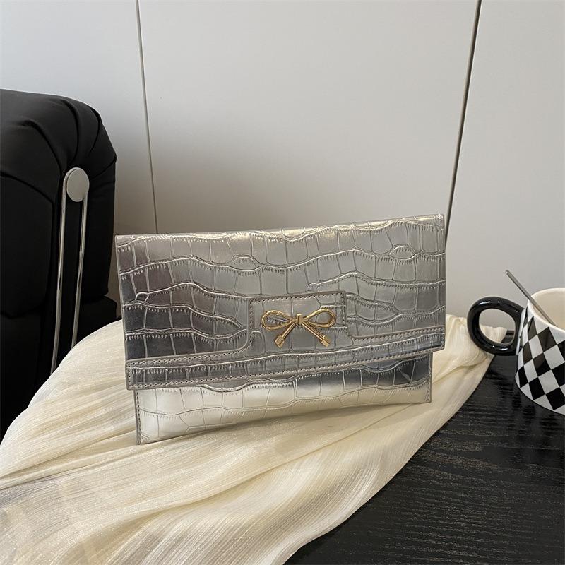 Simple bow beautiful popular spring and summer new small square bag business commuter casual clutch bag women