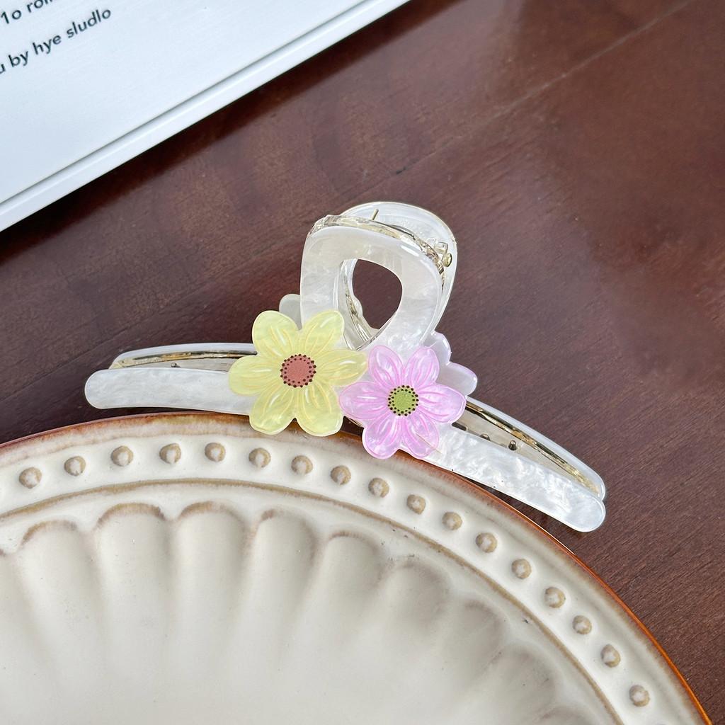Color Charming Candy Flower Hair Clutch Clip Versatile Accessory For Use Everyday