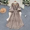 Retro V-Neck S páskem v pase Lucernový rukáv Délka ke kolenům A-Line Midi šaty Korejský Sle Letní Dlouhé šaty pro ženy
