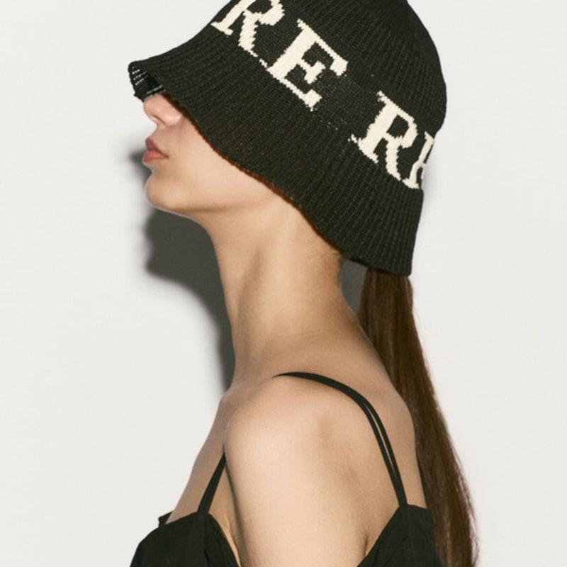 RE RHEE LOGO BUCKET HAT BLACK