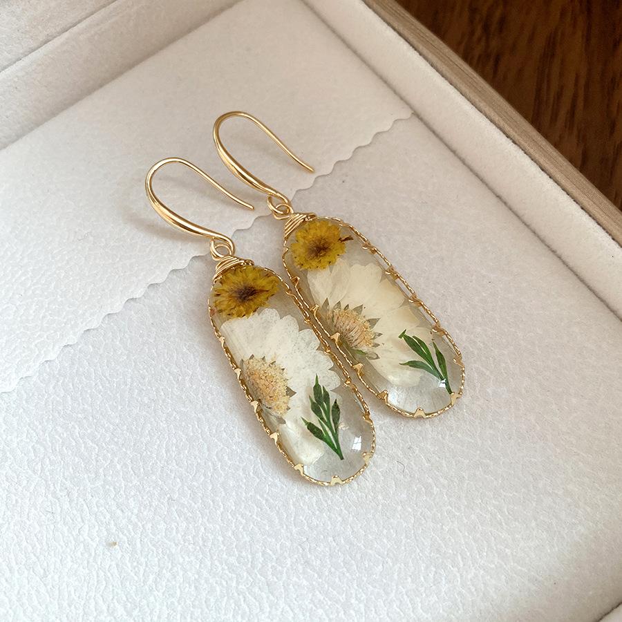 

Resin Oval Flower Pendant Ear Hook Exquisite Fashion Versatile Earrings Light Luxury Premium Temperament Earrings